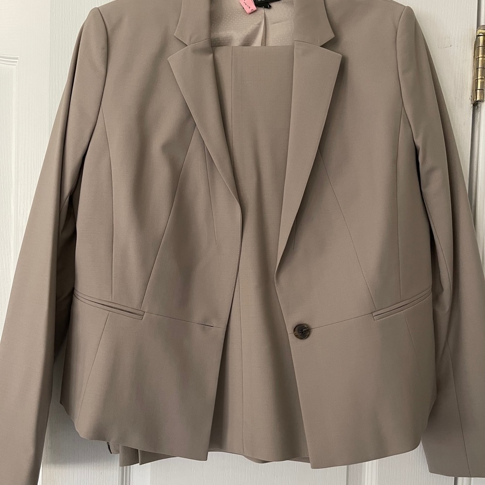 Women’s Ann Taylor suit sz 14
